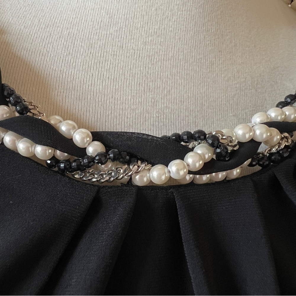 WHBM SLEEVELESS BLOUSE TOP PEARL BEAD NECKLINE BOW TIE BACK BLACK M NWT - Picture 3 of 12